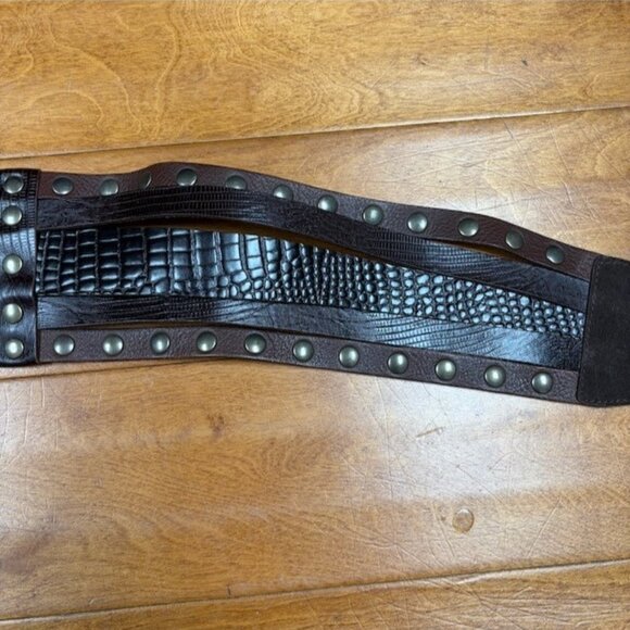 DKNY Donna Karan New York Genuine Leather Belt Made in Italy Size M Studded Boho main image 8